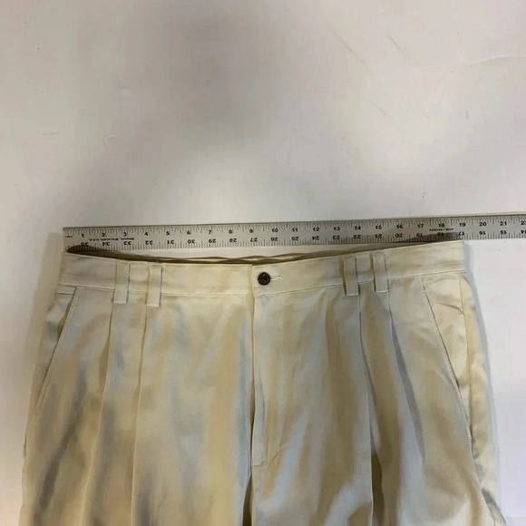 Tommy Bahama Men's Gambler Pleated 8" Inseam Silk Solid Shorts Size 38 - Picture 9 of 12